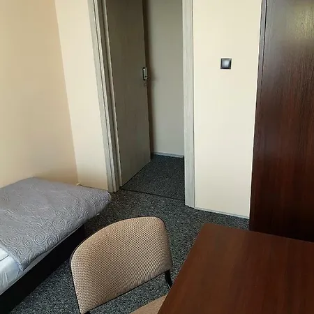Dobry Najem 12 *