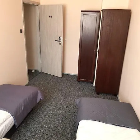 Dobry Najem 12 *